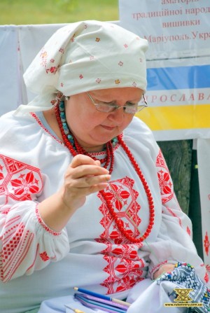 Олена Упір, вишивальниця з Маріуполя