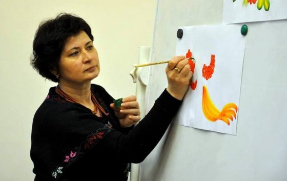 Галина Назаренко під час показу майстер-класу. Фото з фб-сторінки Ніни Бурневич