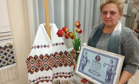 Киянка з колекцією лемківських рушників стала рекордсменкою України